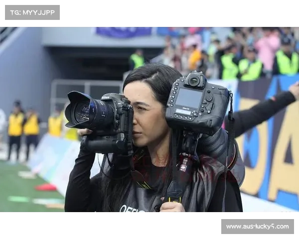 罗伯森回归仪式热烈展开 激励球迷士气满满 罗伯森回归仪式热烈展开 激励球迷士气满满