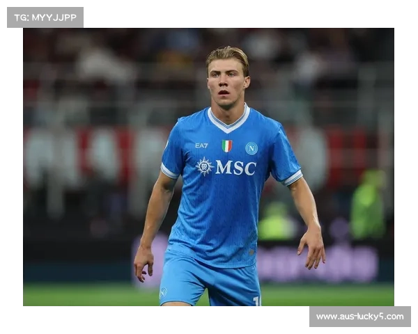 那不勒斯前锋霍伊伦冲击力强，持续威胁对手