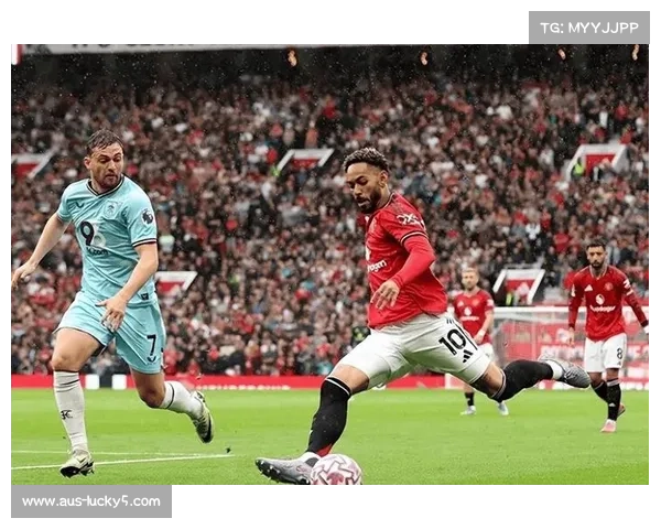 库尼亚右路传中助攻多尔古,曼联锁定德比胜局 库尼亚右路传中助攻多尔古,曼联锁定德比胜局